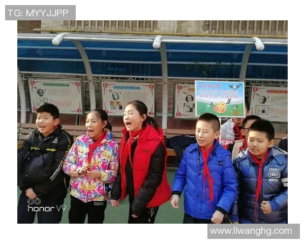 英国最小足球明星的成长之路与梦想追逐的故事