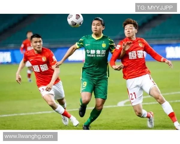 西安篮球队在邀请赛中以65分稳居积分榜首位展现强劲实力 西安篮球队在邀请赛中以65分稳居积分榜首位展现强劲实力