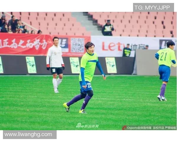 外国街头采访足球明星揭示他们的成长故事与职业生涯背后的不为人知的秘密